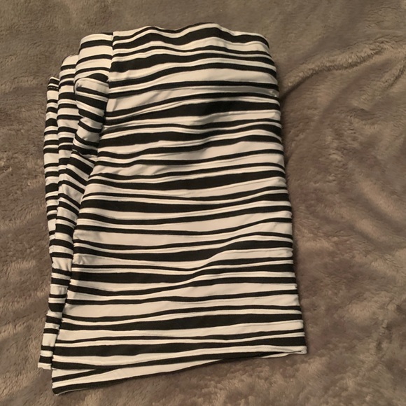Dresses & Skirts - Pencil/Bodycon skirt